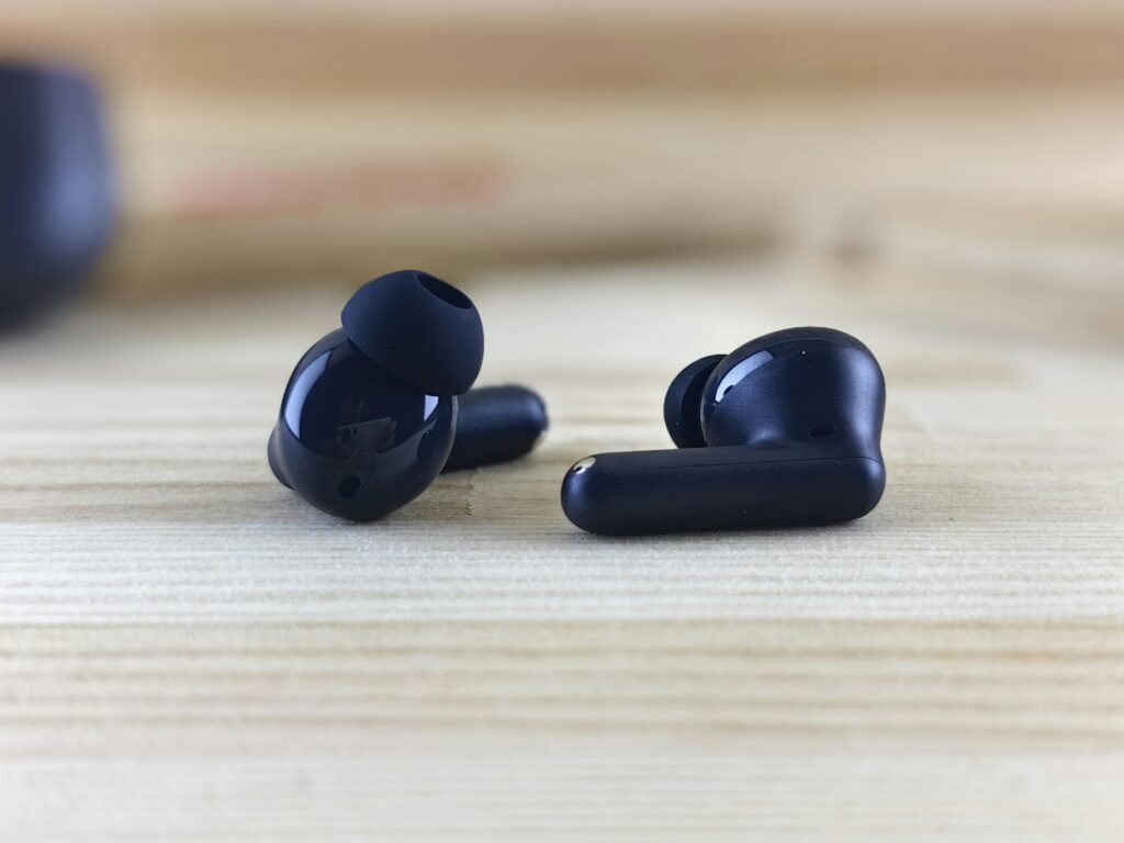 airbuds2